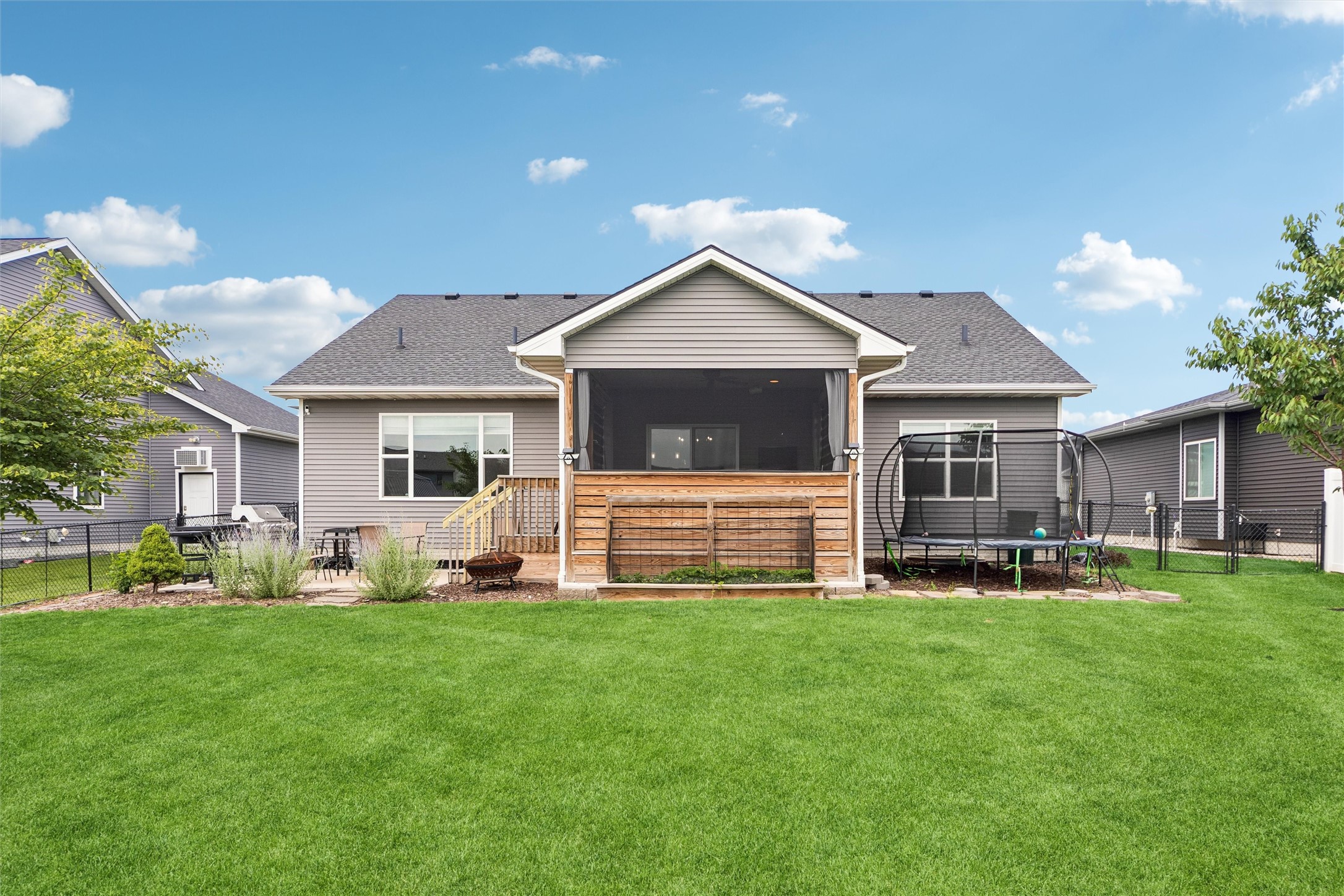 309 Summit Circle NW