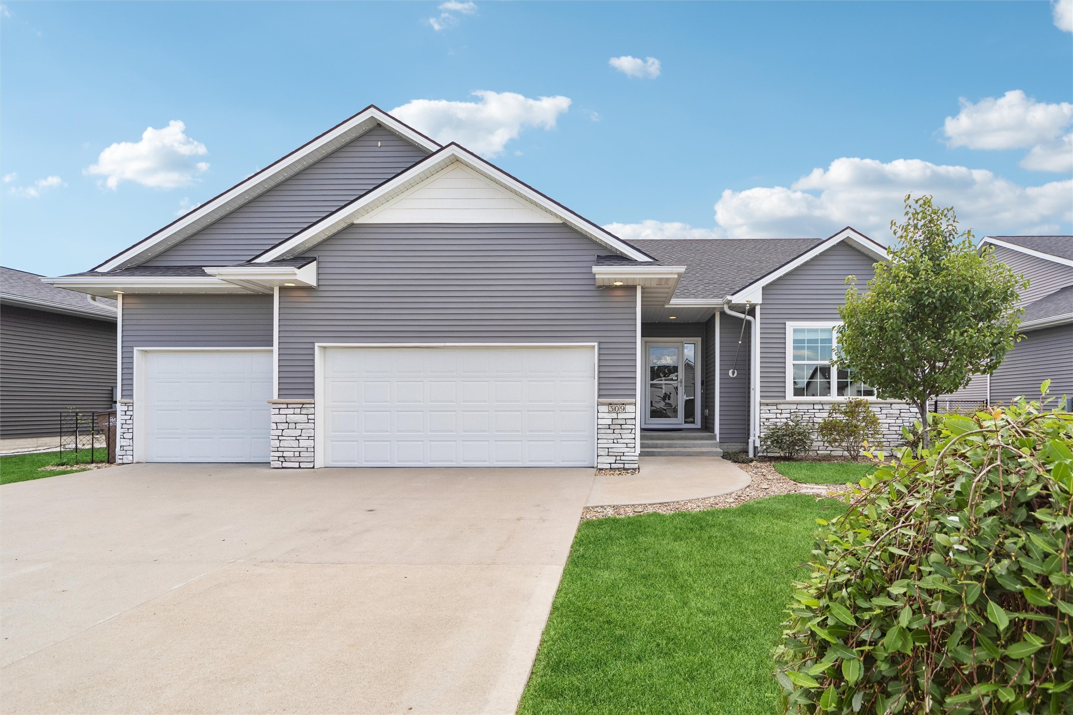 309 Summit Circle NW
