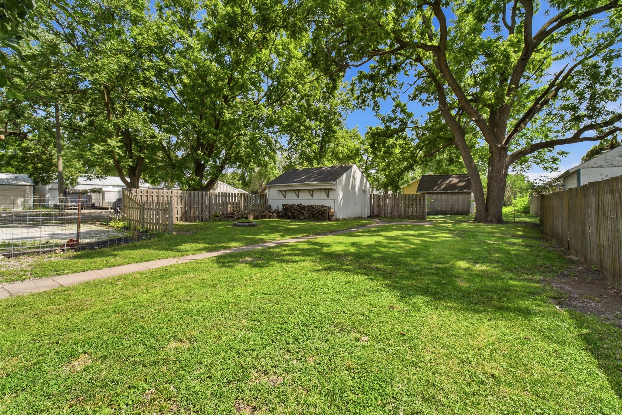 402 W Mamie Eisenhower Avenue