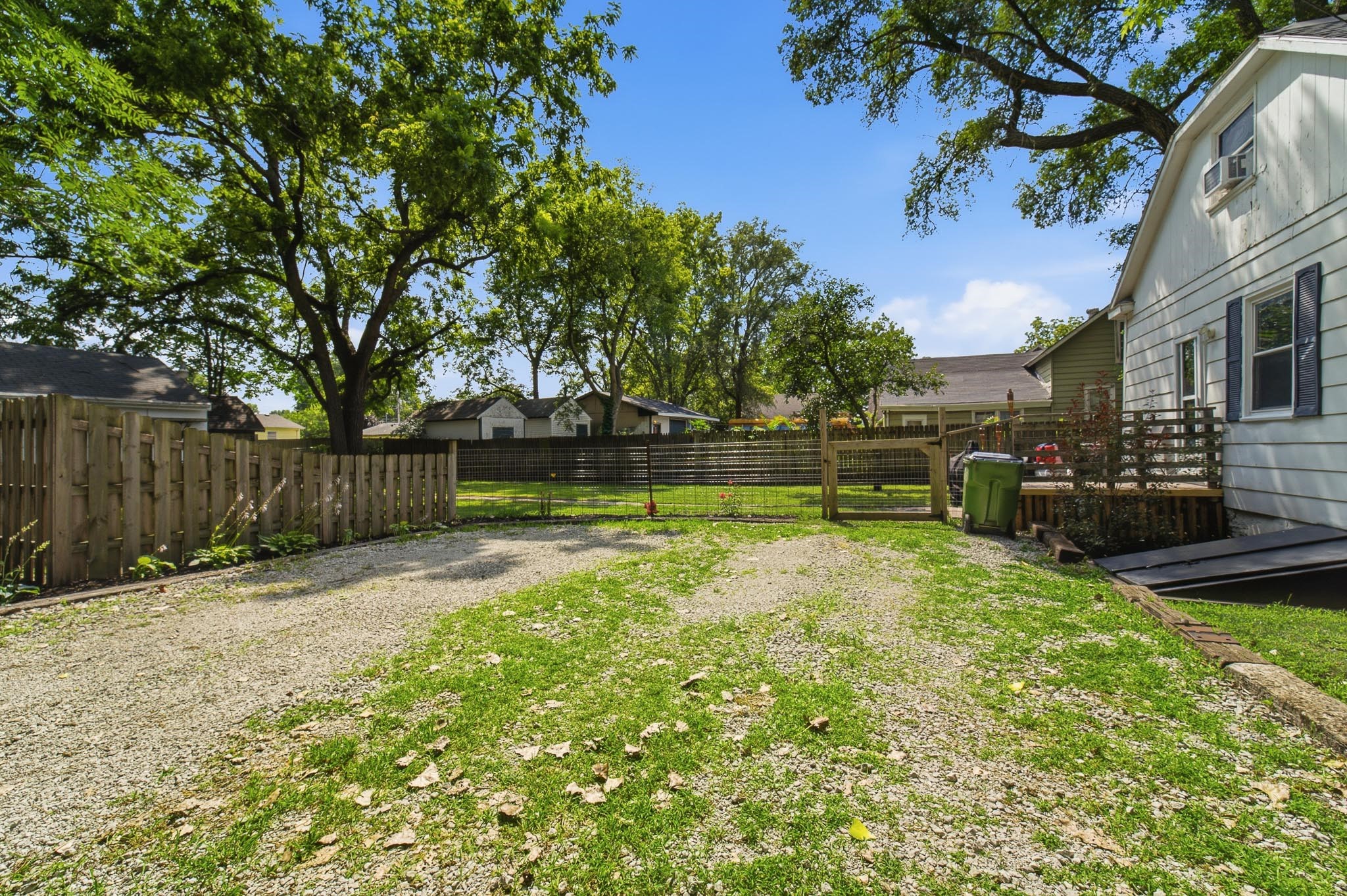 402 W Mamie Eisenhower Avenue