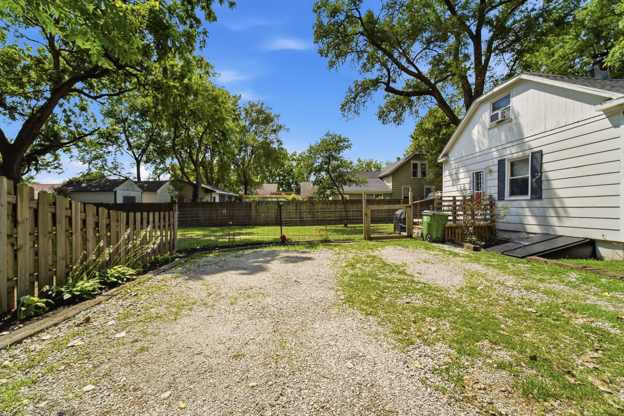 402 W Mamie Eisenhower Avenue