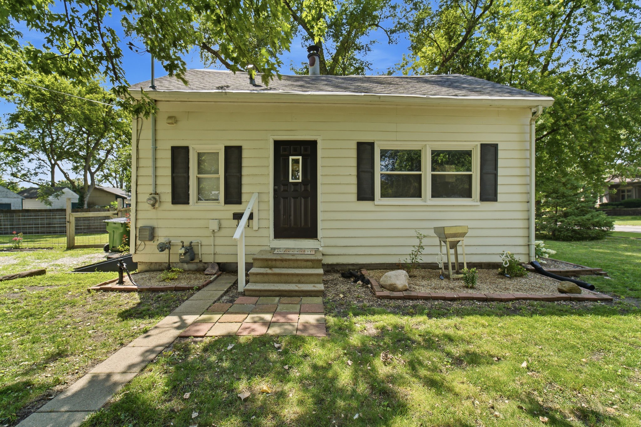402 W Mamie Eisenhower Avenue