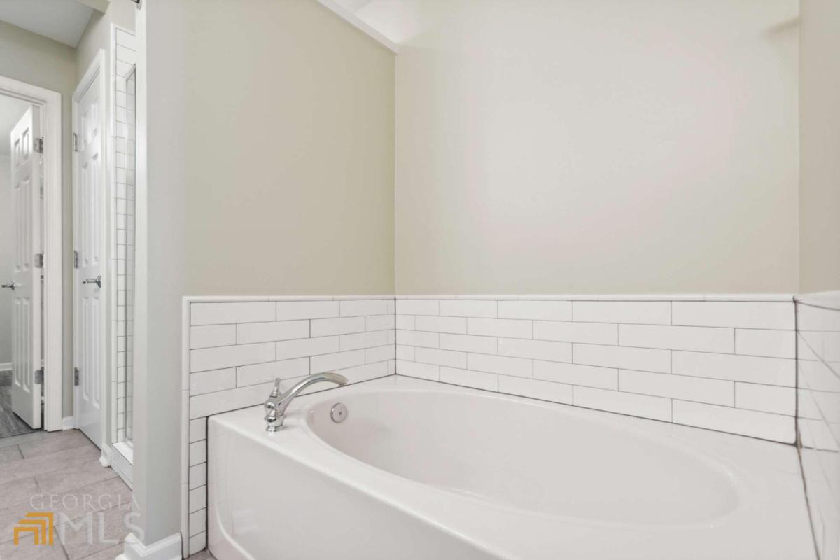 5800 Oakdale Road SE # 101
