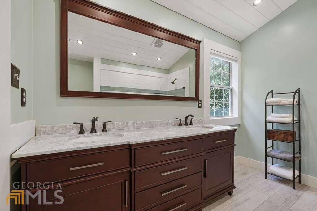 7370 Lanier Cove Court