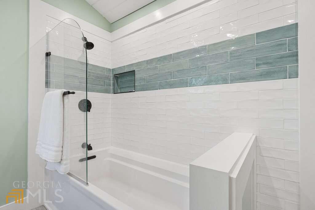 7370 Lanier Cove Court