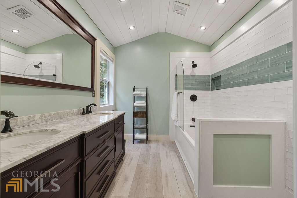 7370 Lanier Cove Court