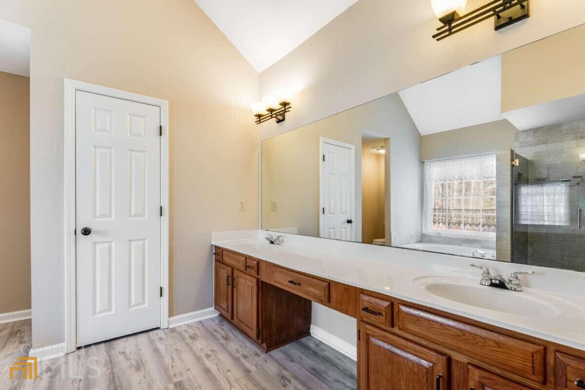2403 Westport Circle SW