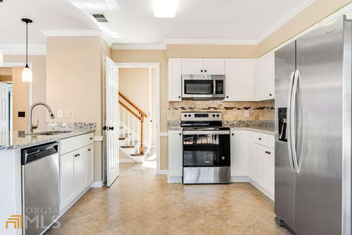 2403 Westport Circle SW