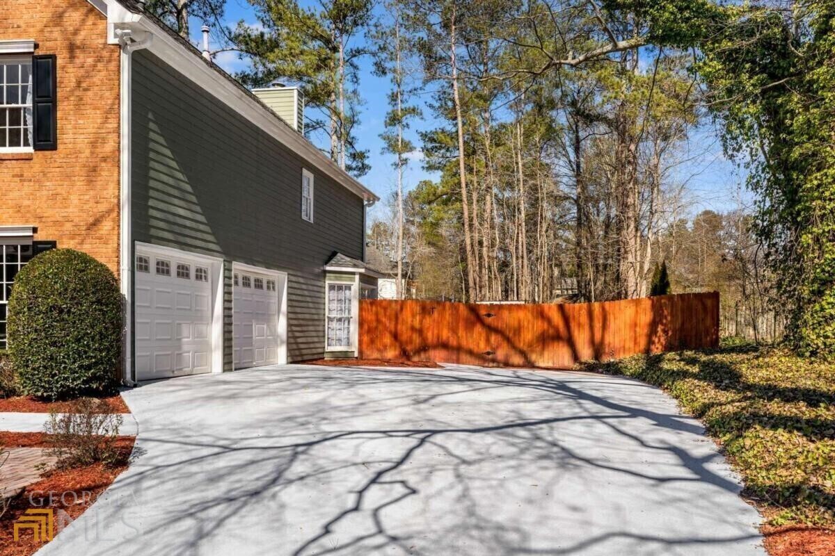 2403 Westport Circle SW