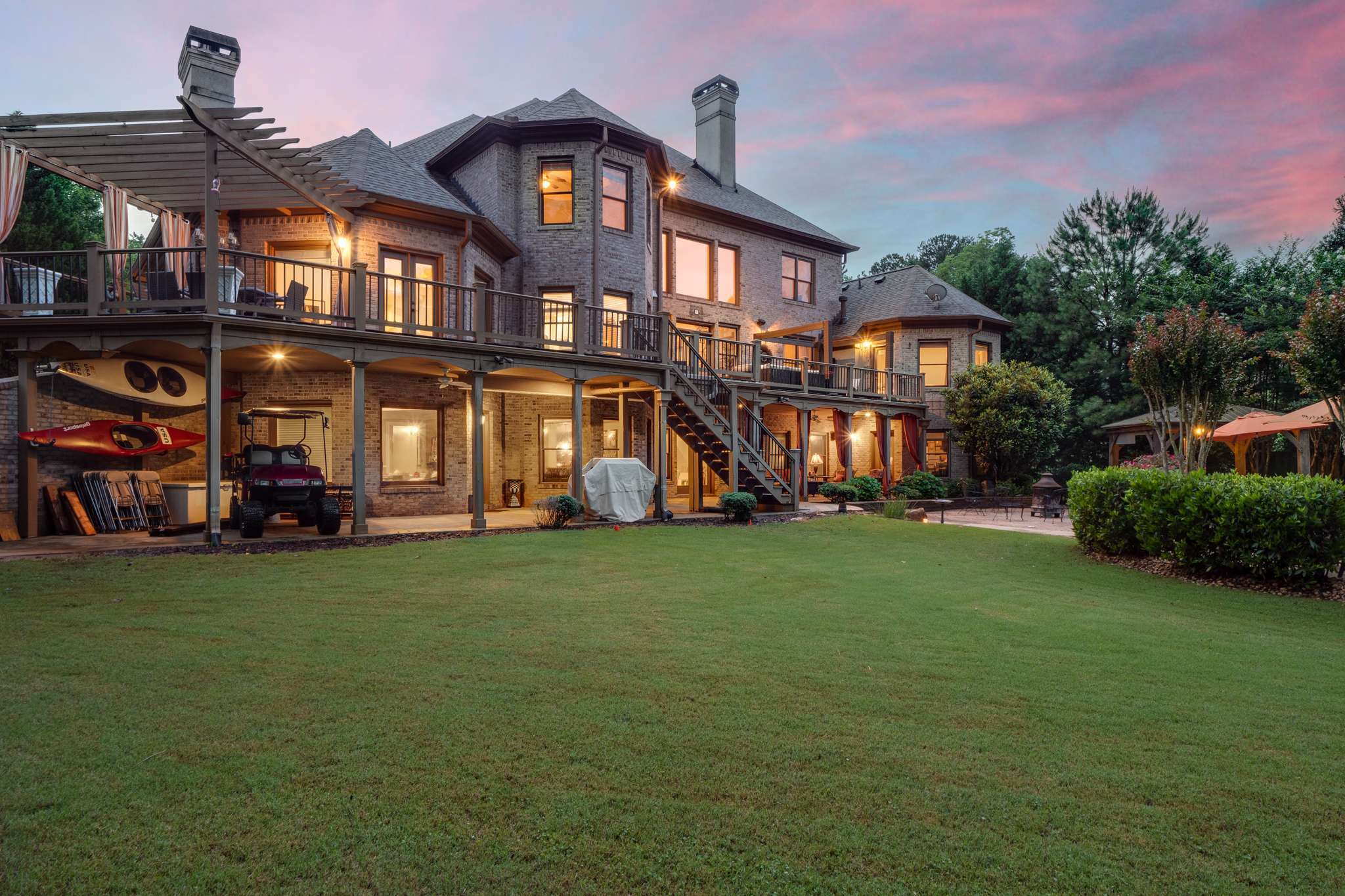 906 Carriage Path SE