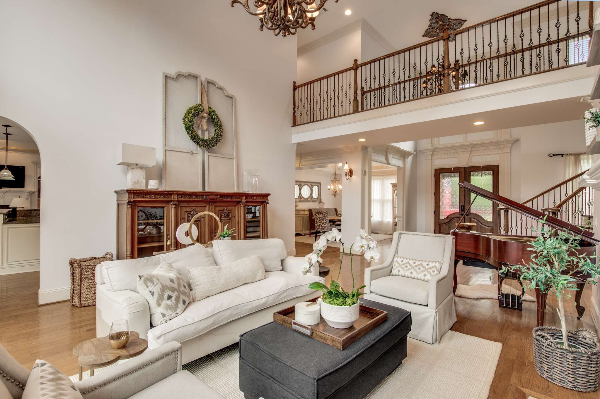 906 Carriage Path SE