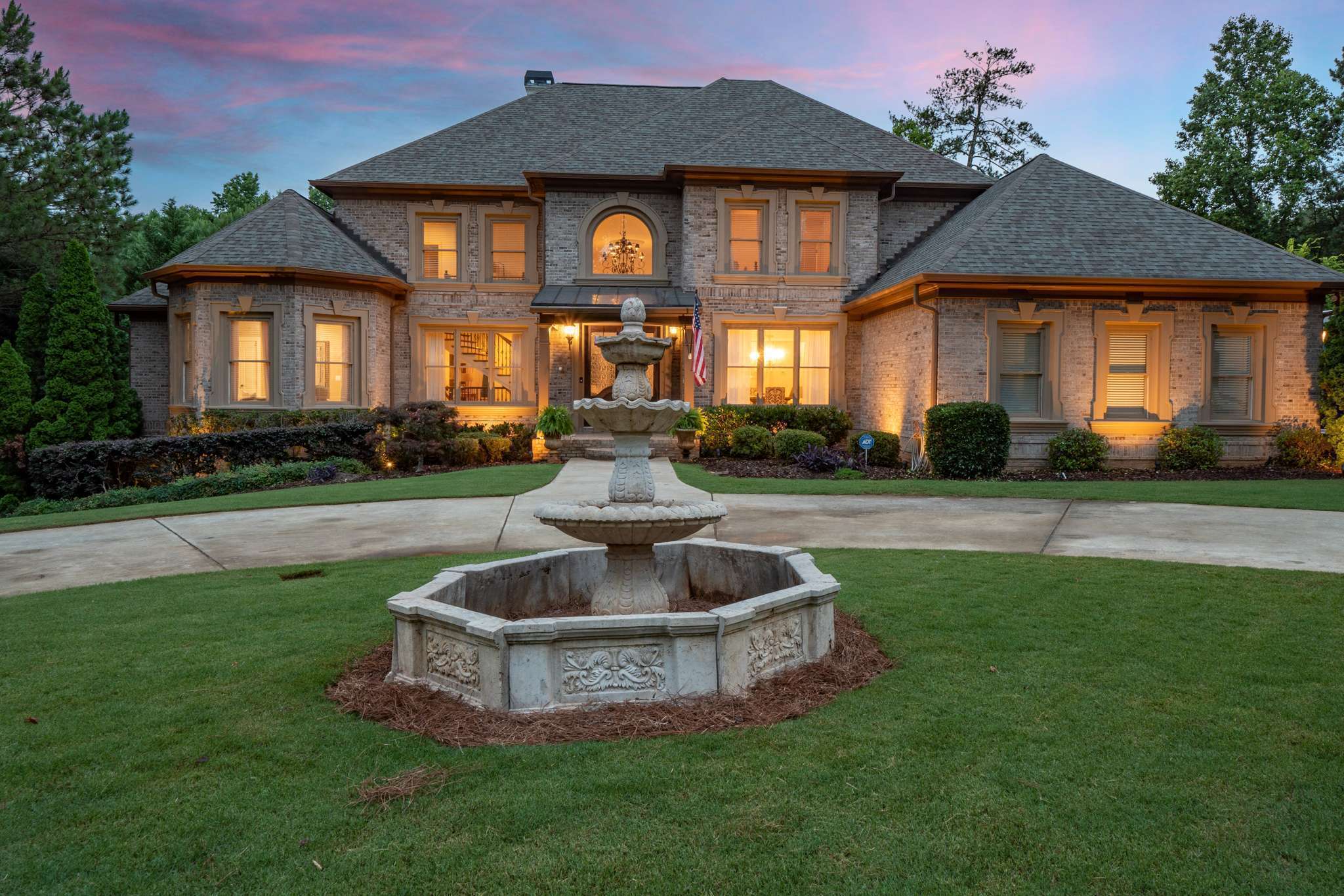 906 Carriage Path SE