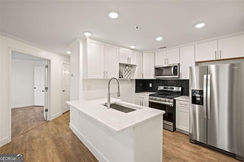 2098 RIVER HEIGHTS Walk