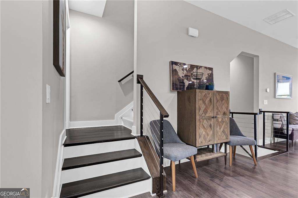 215 Arizona Avenue NE # 2