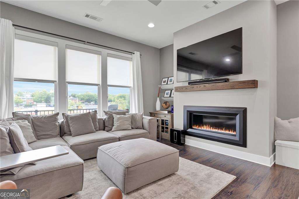 215 Arizona Avenue NE # 2