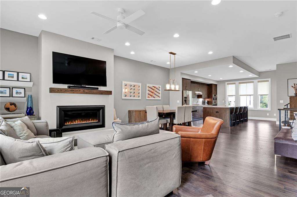 215 Arizona Avenue NE # 2