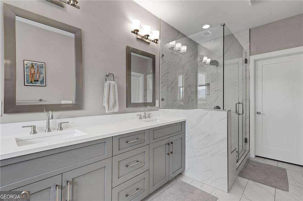 215 Arizona Avenue NE # 2