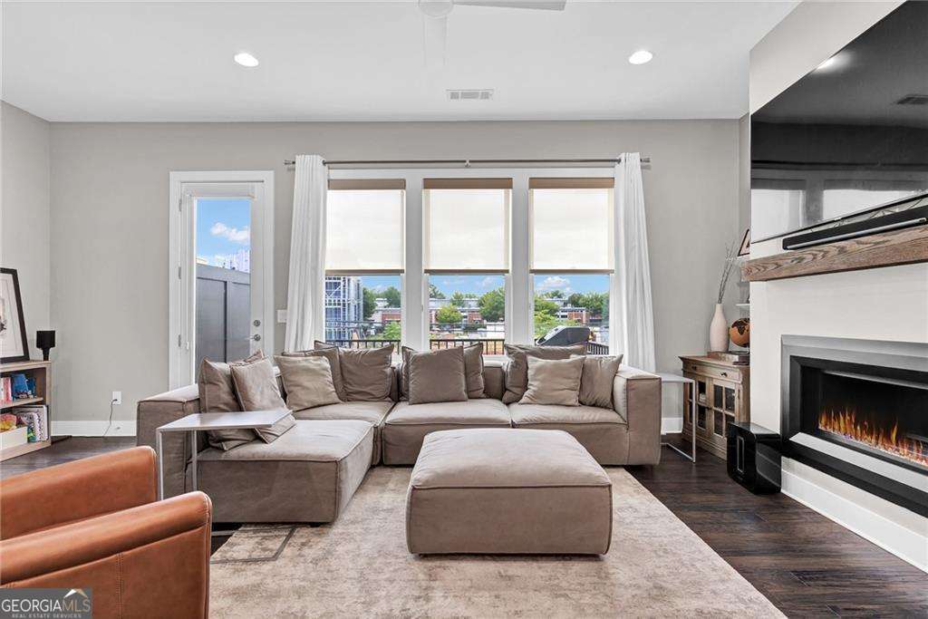 215 Arizona Avenue NE # 2
