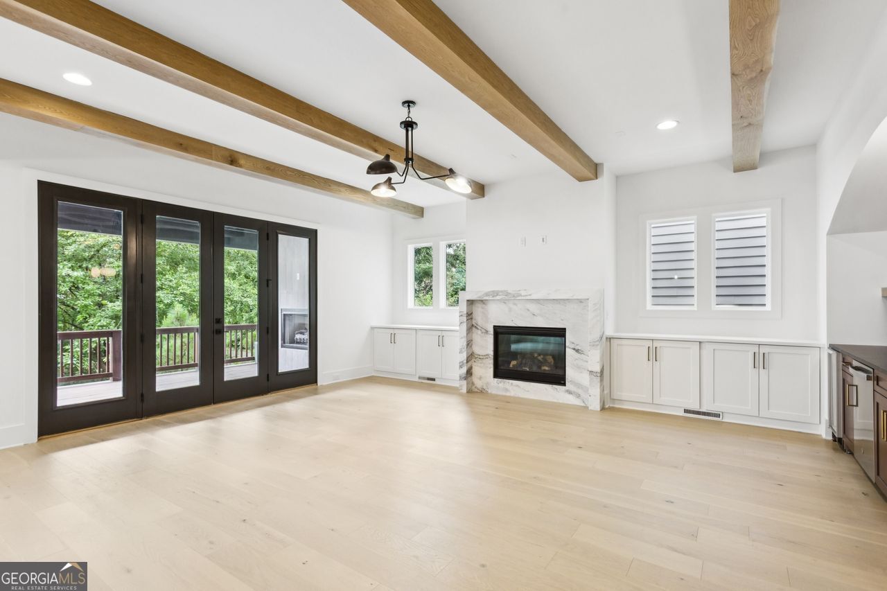 2587 Apple Valley Road