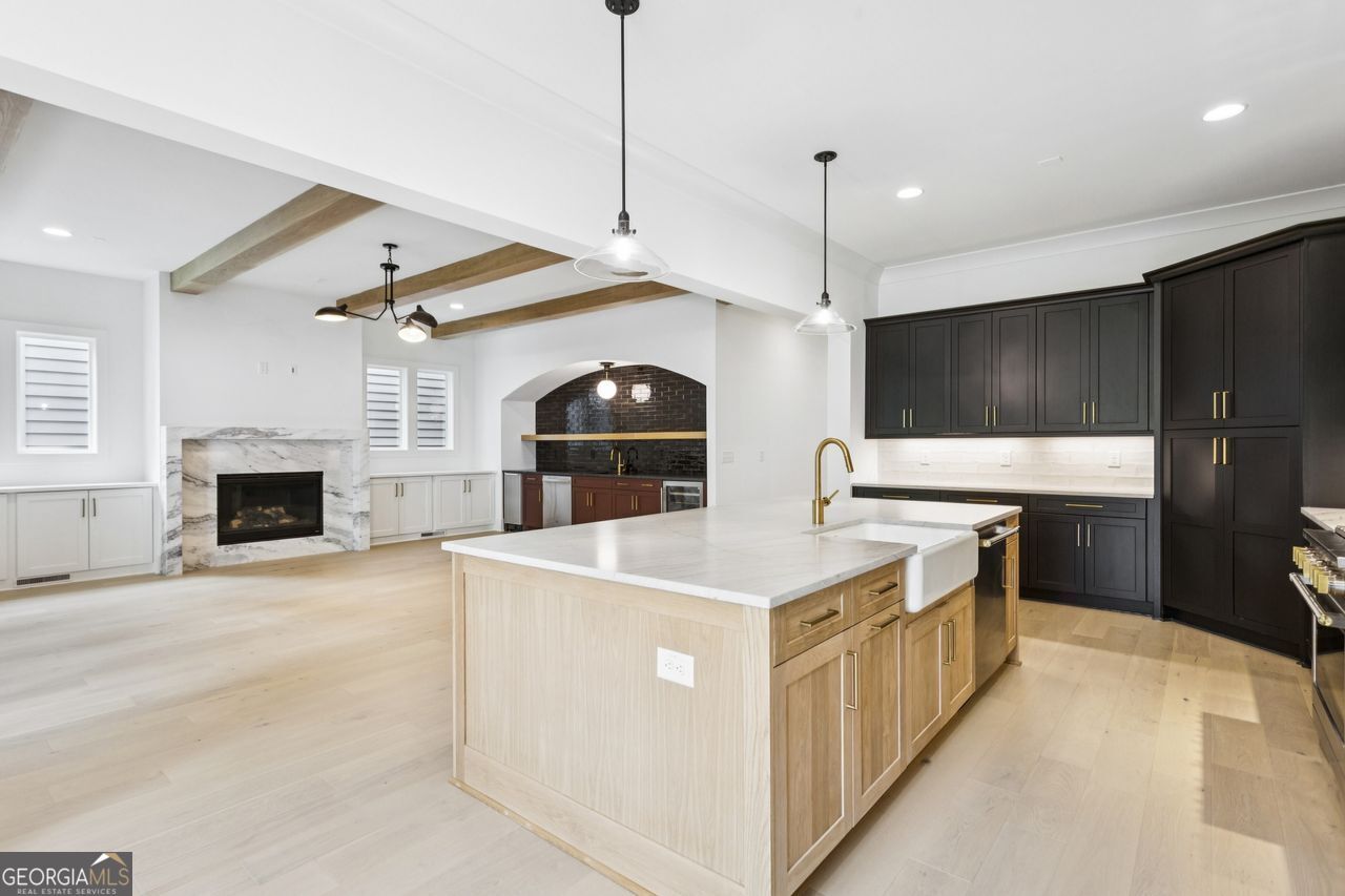2587 Apple Valley Road