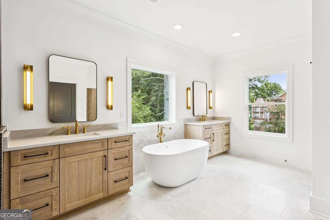 2587 Apple Valley Road