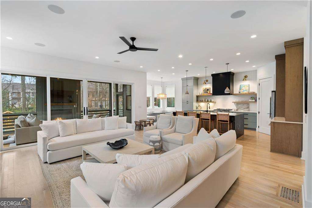 1299 Sunland Drive NE