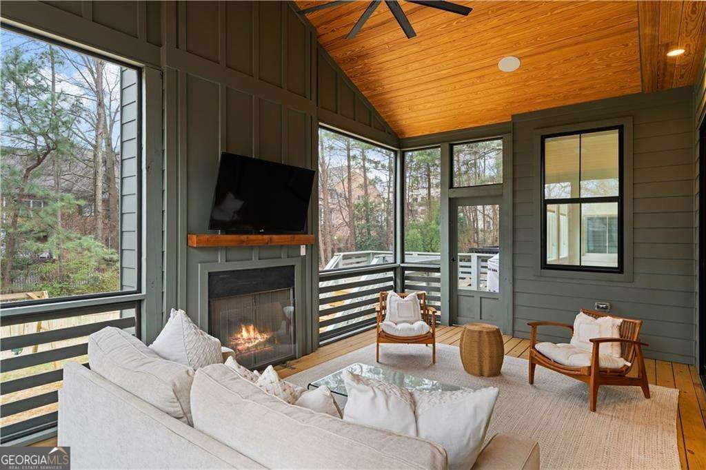 1299 Sunland Drive NE