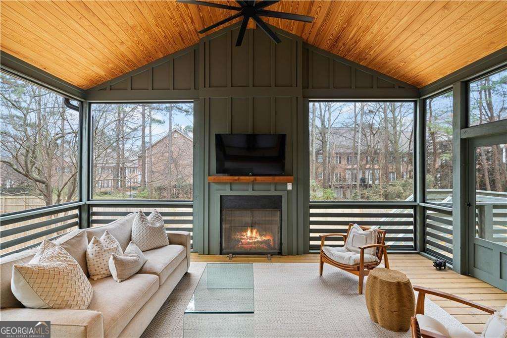 1299 Sunland Drive NE