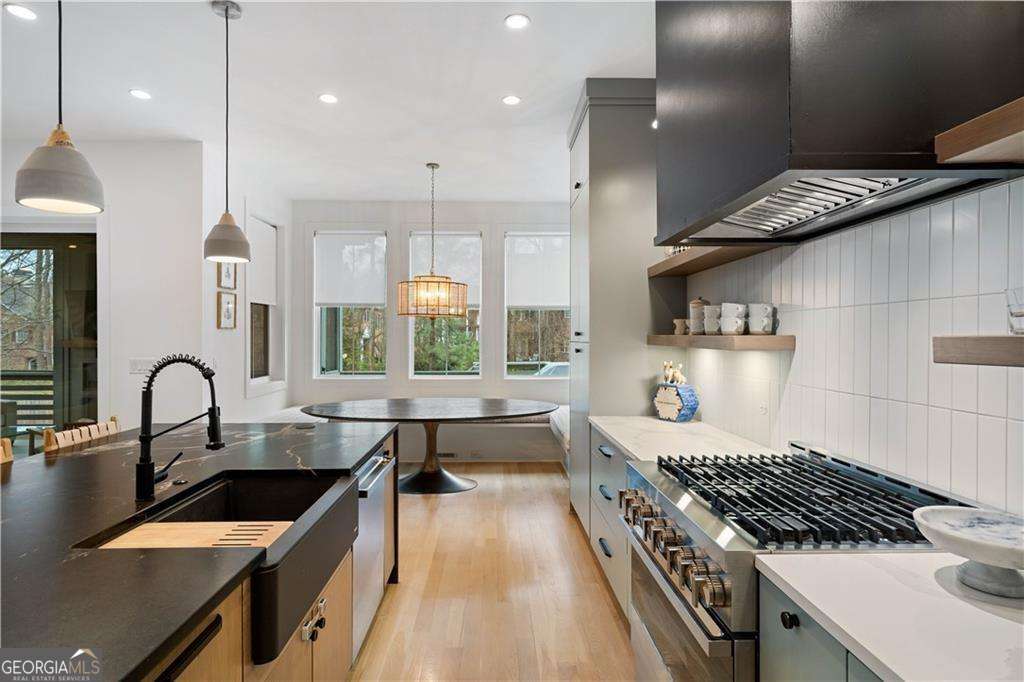 1299 Sunland Drive NE