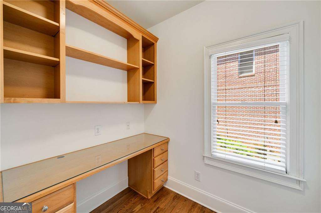 1662 Hartford Glen NE