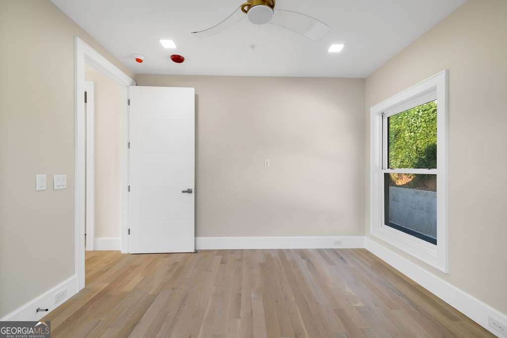 1281 #4 E Main Street