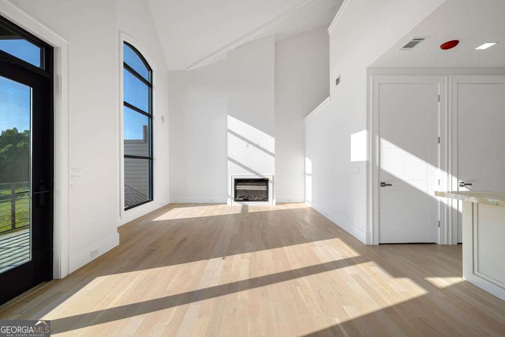 1281 #4 E Main Street