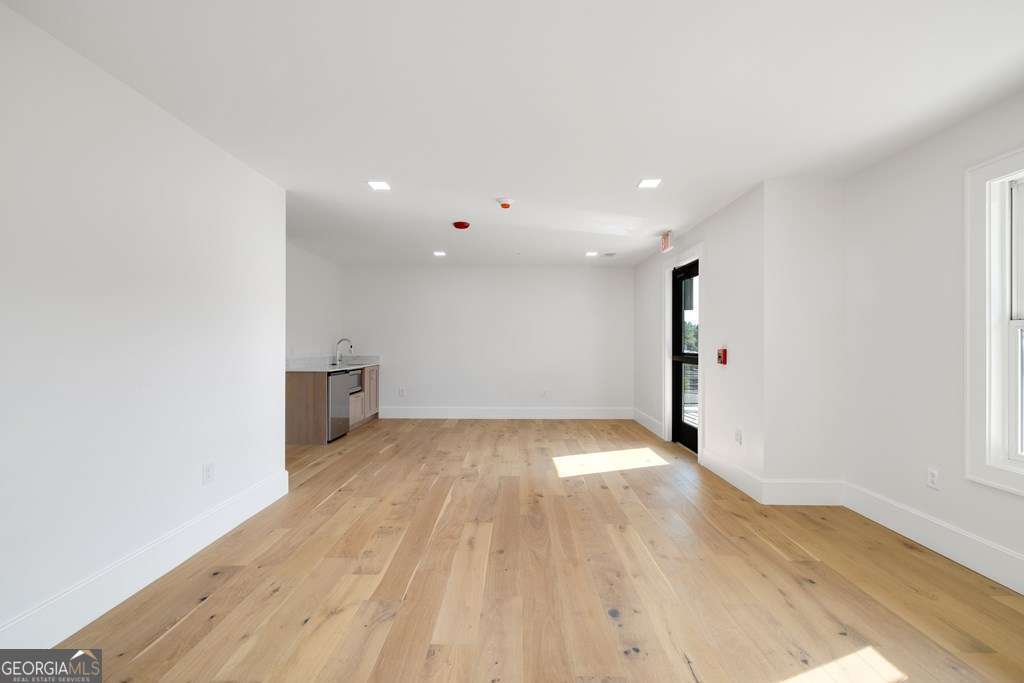 1281 #4 E Main Street