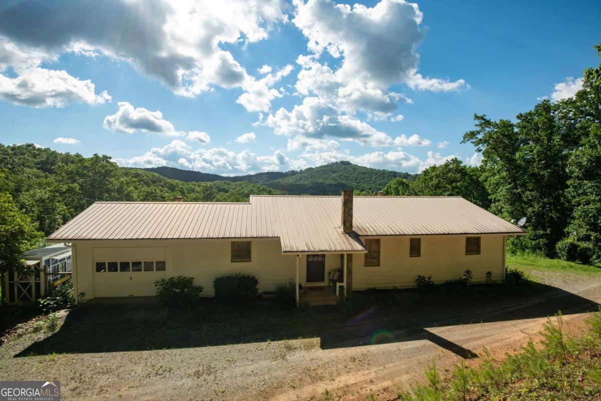 588 Pinetree Road