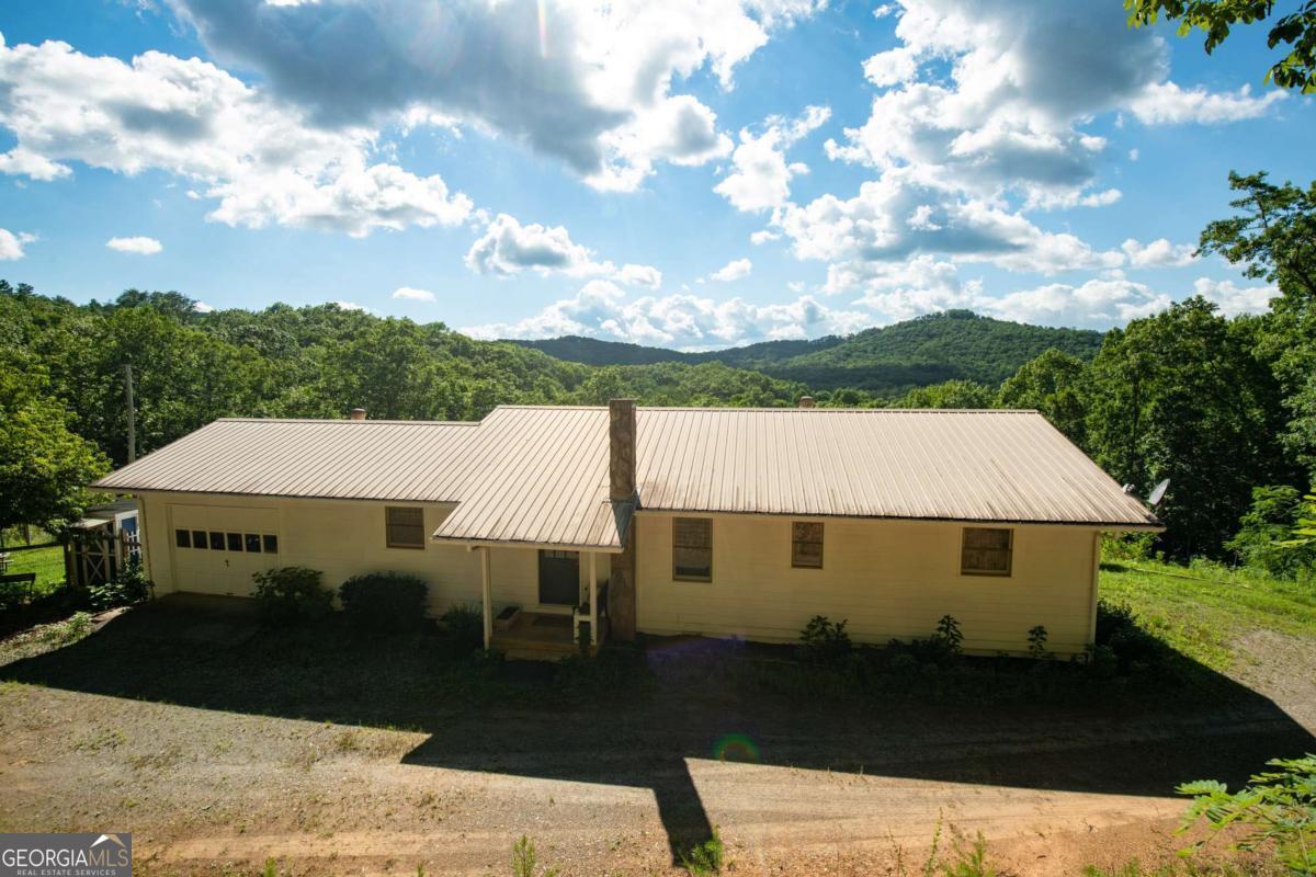 588 Pinetree Road