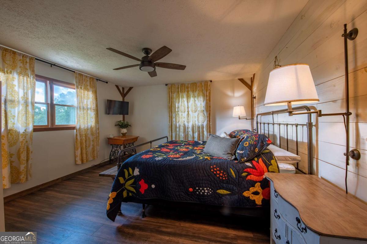 588 Pinetree Road