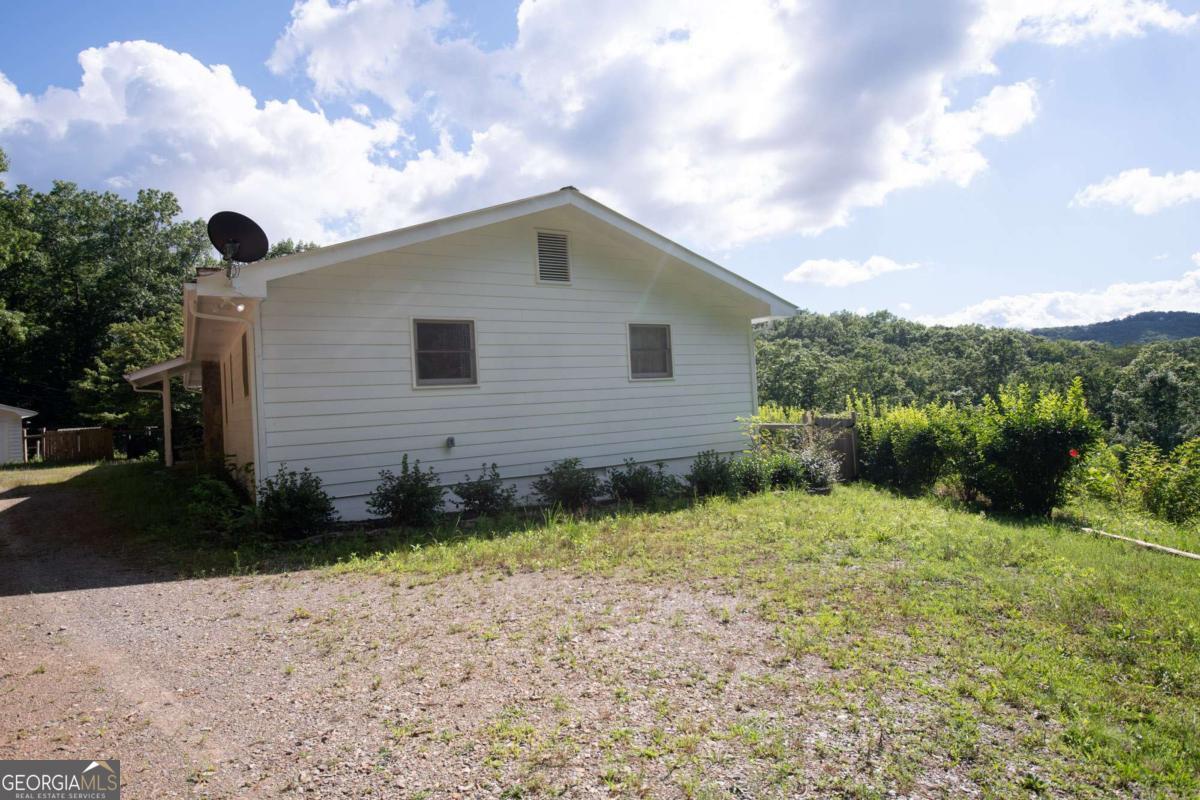 588 Pinetree Road