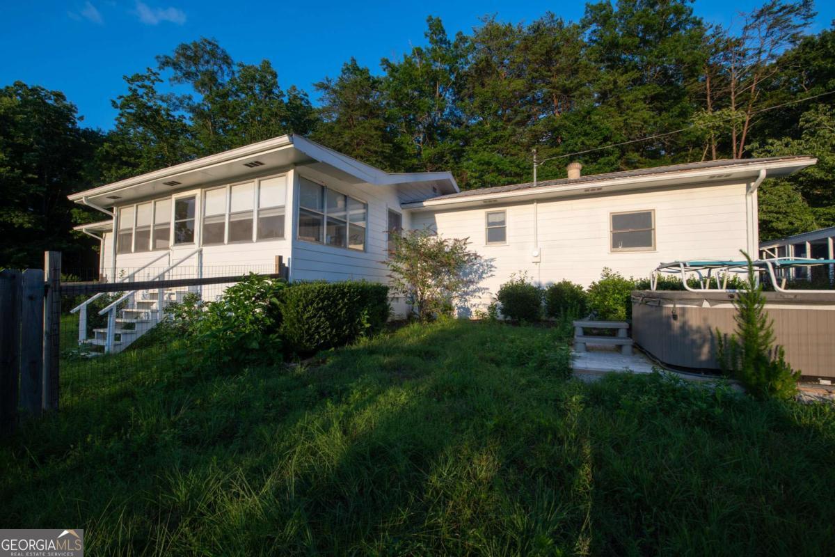 588 Pinetree Road