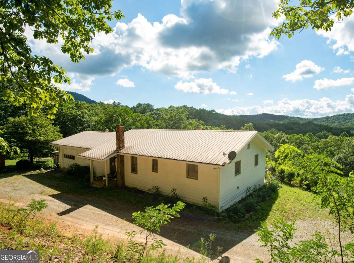588 Pinetree Road