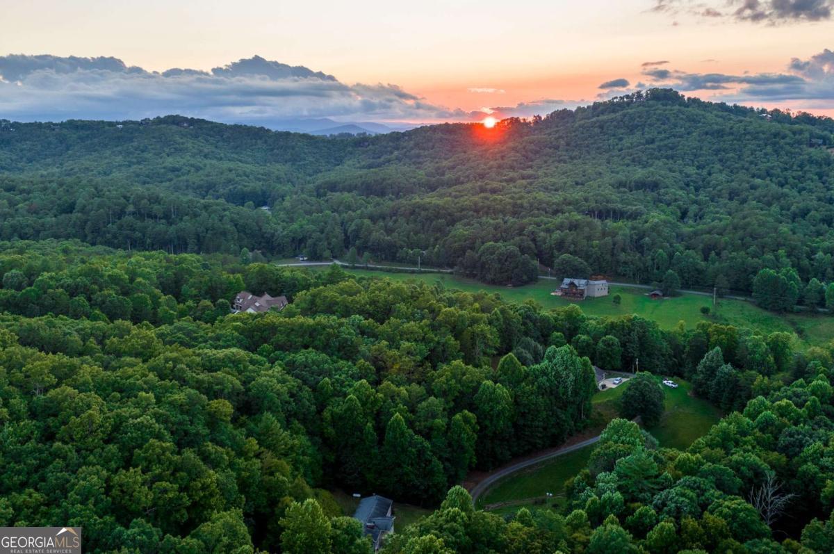 588 Pinetree Road