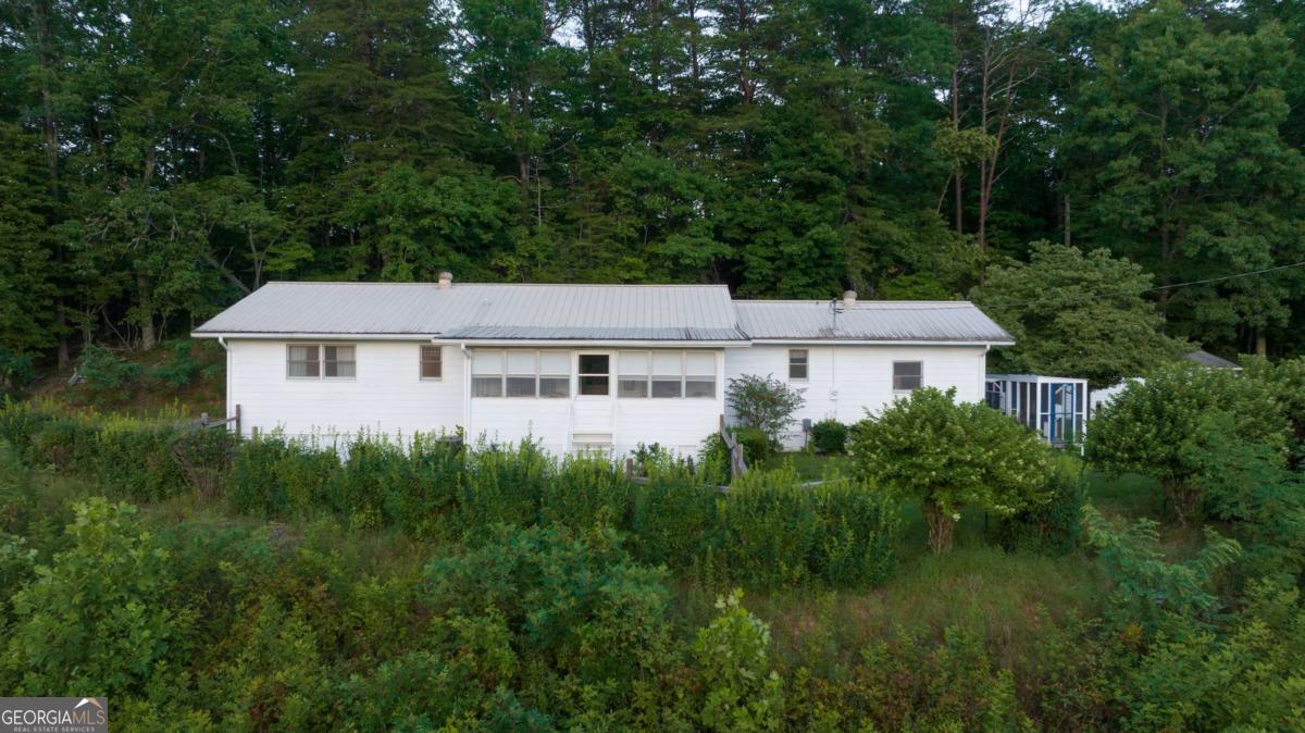 588 Pinetree Road