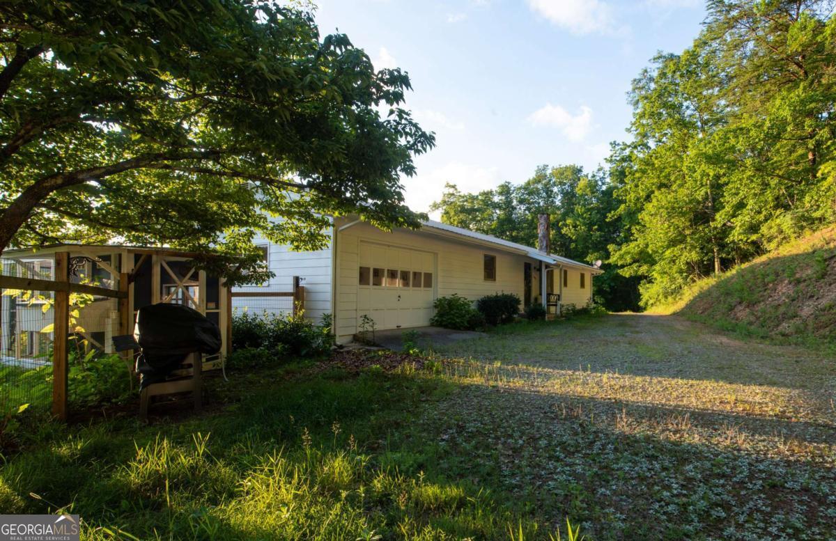 588 Pinetree Road