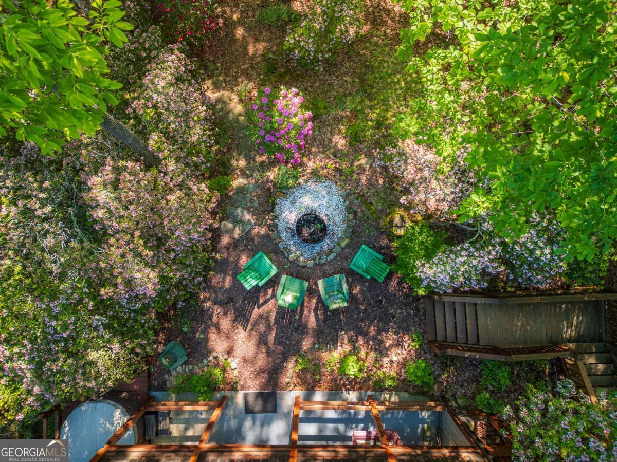 90 Holloway Circle