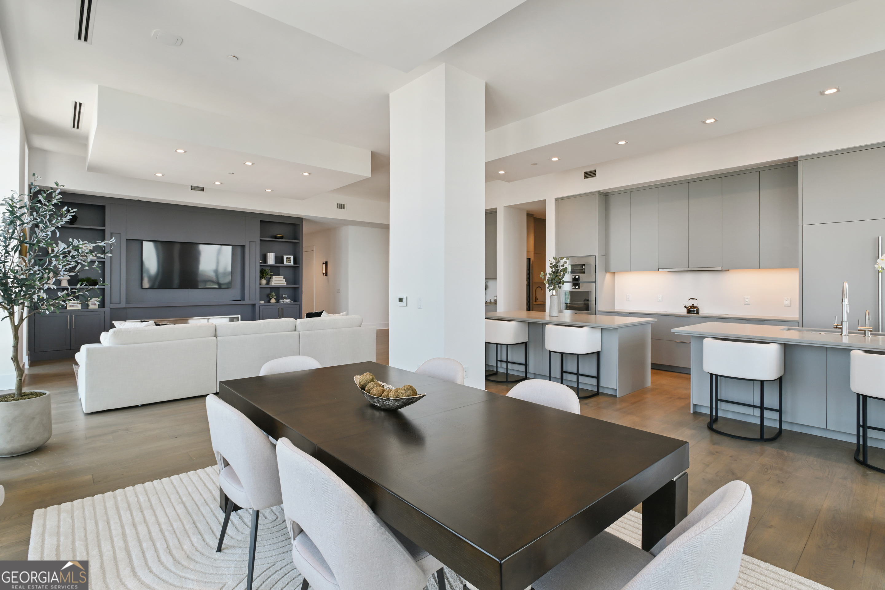 3107 Peachtree Road NE Unit: 2003 AKA PH3