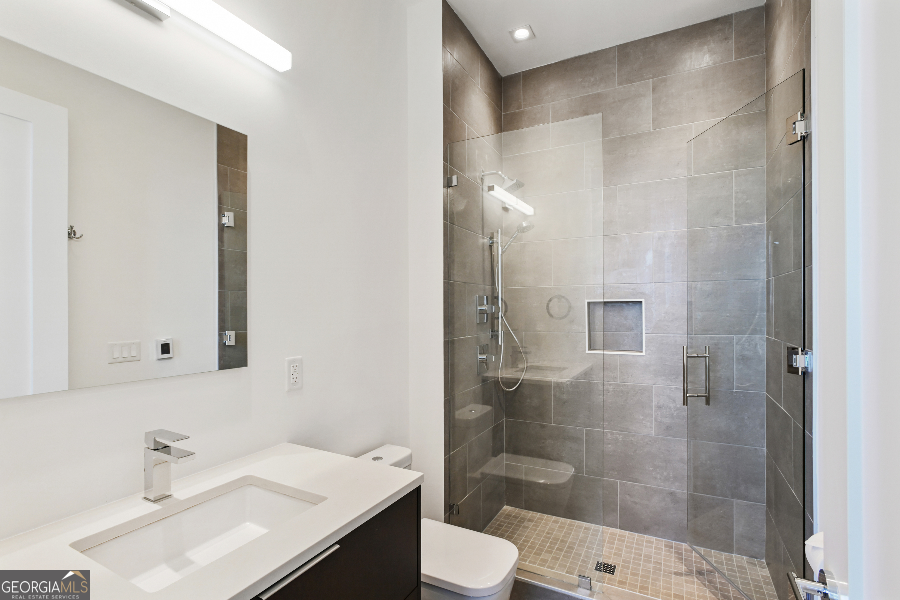 3107 Peachtree Road NE Unit: 2003 AKA PH3
