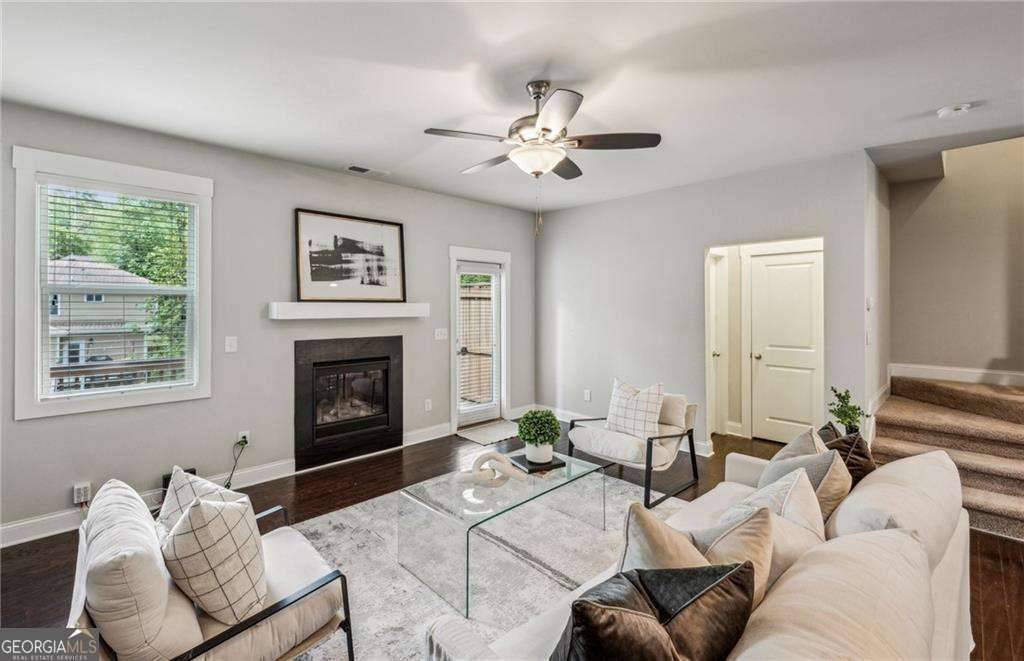 2817 White Oak Lane