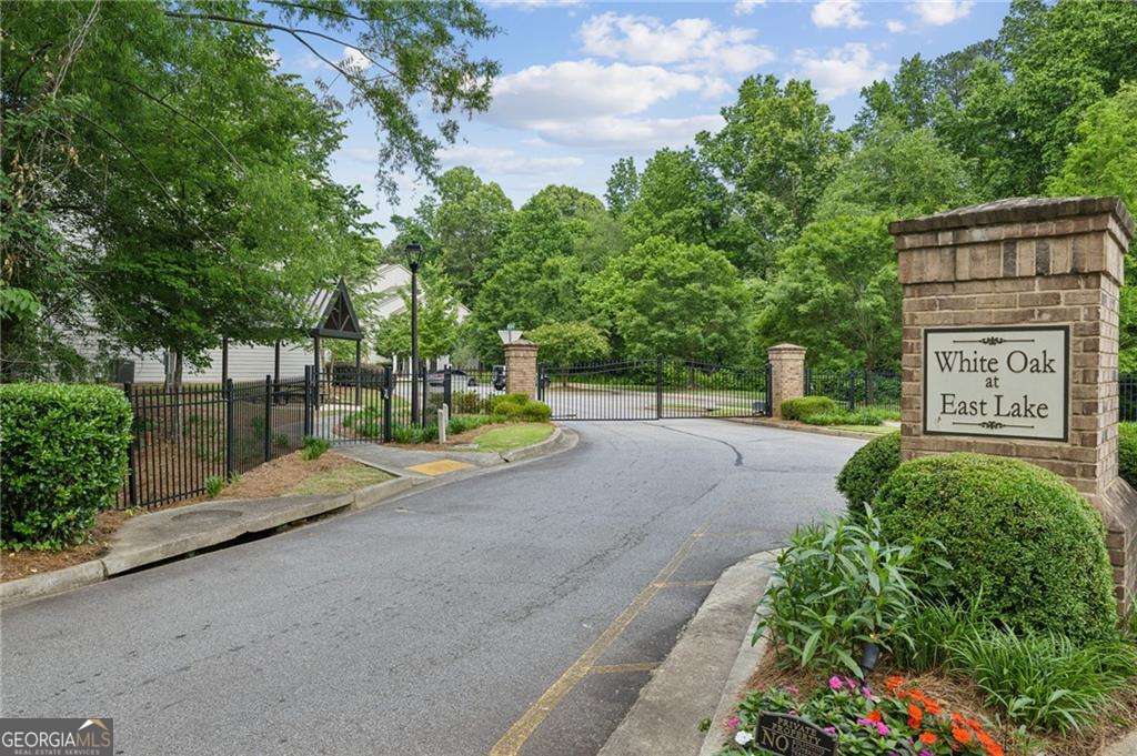 2817 White Oak Lane