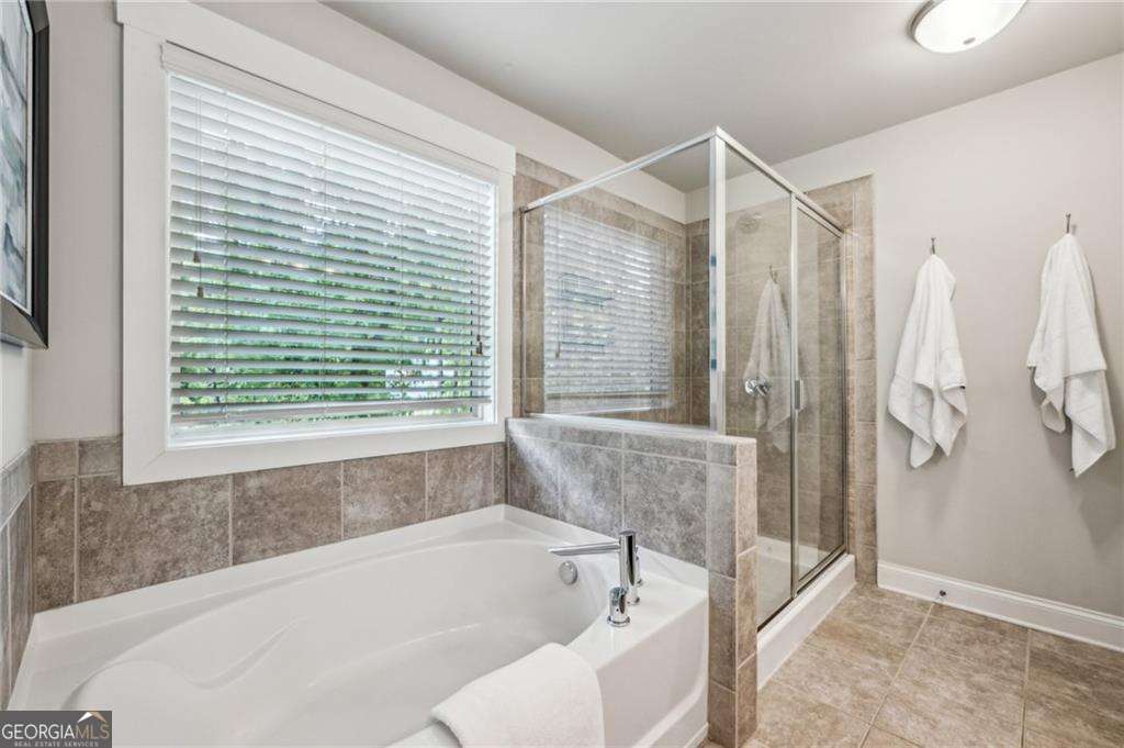 2817 White Oak Lane