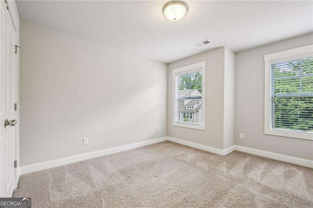 2817 White Oak Lane