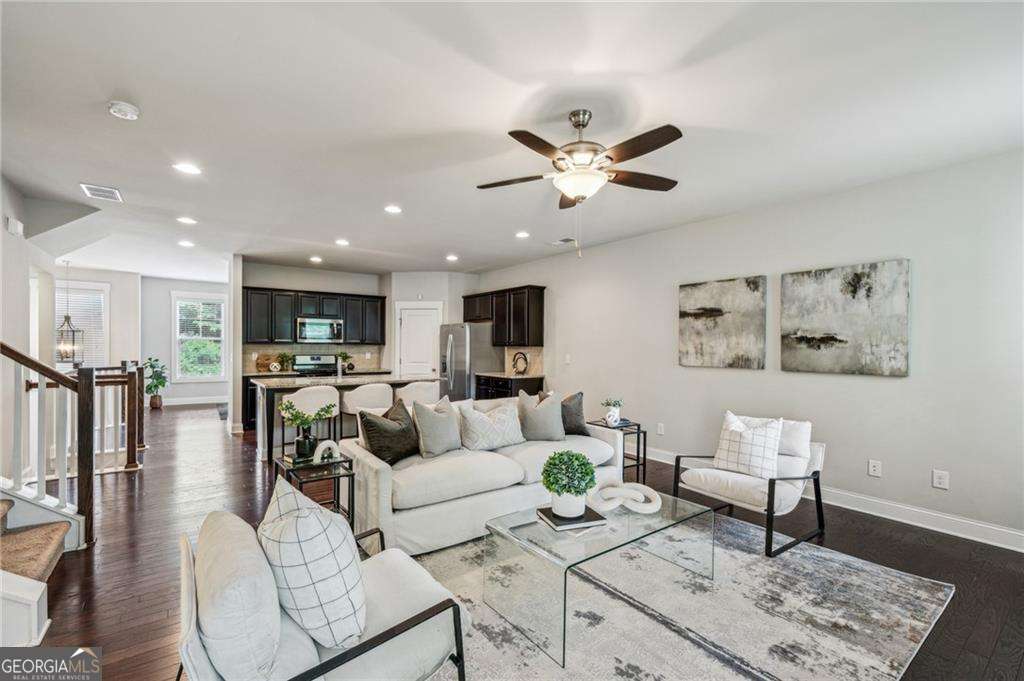 2817 White Oak Lane